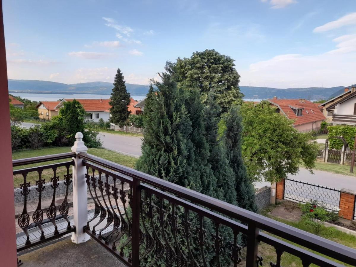 Guest House Lona Golubăţ Exterior foto