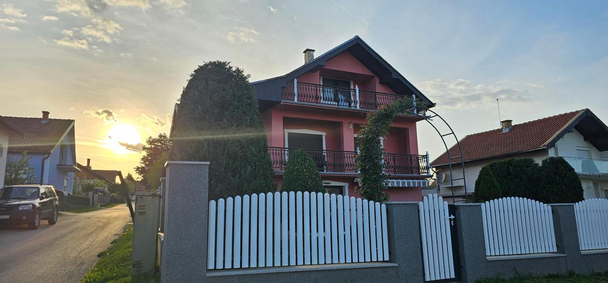 Guest House Lona Golubăţ Exterior foto